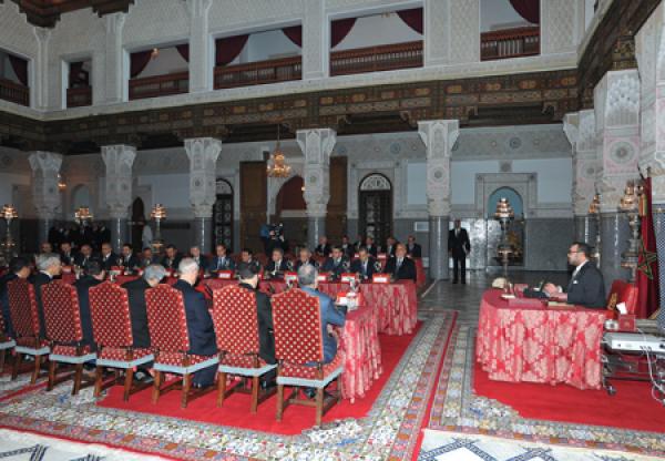 من فاس الملك يعين 3 ولاة و13 عاملا جديدا