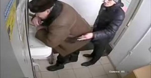 كاميرا مراقبة ترصد لصا لحظة تنفيذ سرقته (فيديو)