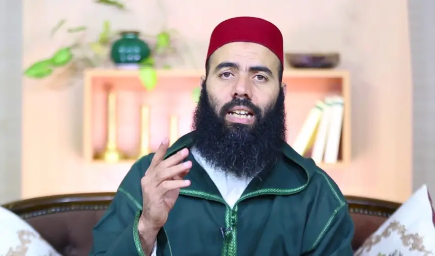 اتُّهِم بـ"نشر الفتنة".. الداعية "العمري" يثير غضبا واسعا بـ"الريف" بعد لقاء "إمزورن"