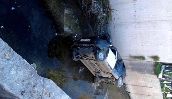 نجاة 3 شابات من موت محقق بعد سقوط سيارتهم من قنطرة بطنجة