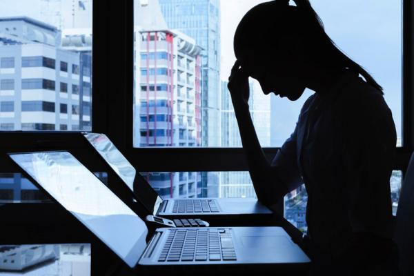 لا يصدق...سيدة ثلاثينية تبتز شابا جنسيا بشيشاوة وهكذا انكشفت القصة الصادمة