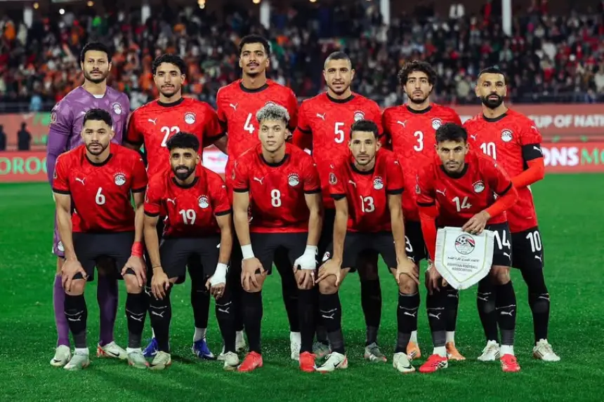 دفعا الثمن غاليًا.. كاف يعاقب لاعبين من منتخب مصر بالإيقاف بعد "إشارات الرشوة"