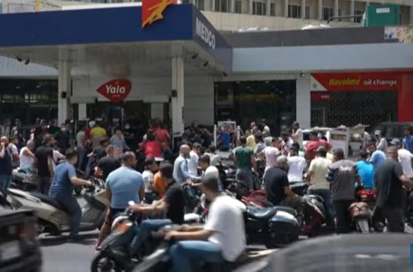 مقتل ثلاثة لبنانيين في شجارين على الوقود بسبب أزمة المحروقات