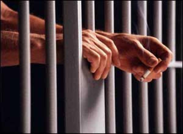 اثة أشهر حبسا نافذا وغرامة مالية لشاب أفطر  جهرا فى نهار رمضان