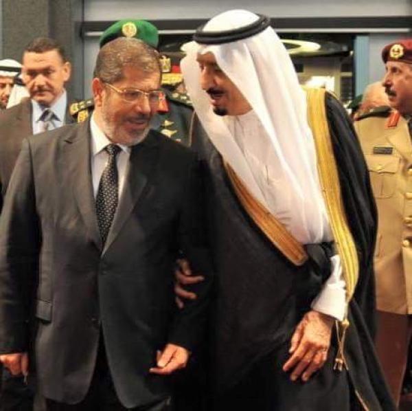 صورة مرسي مع الملك سلمان تشعل الفيس بوك