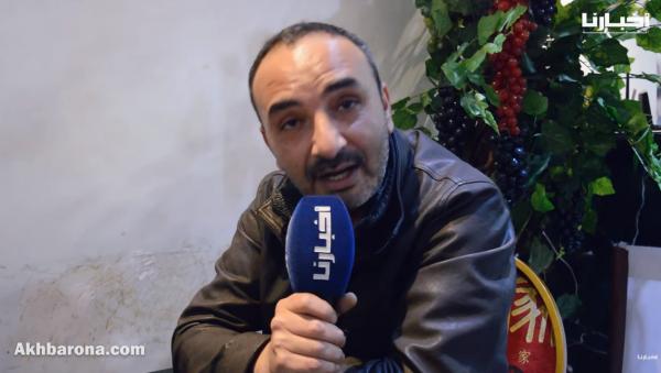 زجال مغربي: المغاربة خصهم يكونو أسياد العالم و64 يوم شوفت فيها "الذهب والفضة وخيرات بلادي"