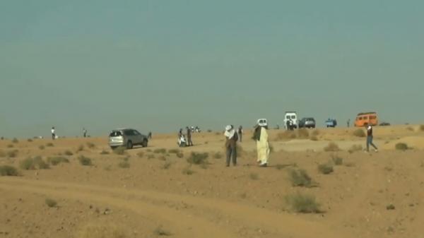 الآلاف يتوافدون على ضواحي الرشيدية للبحث عن شظايا نيزك مفقود