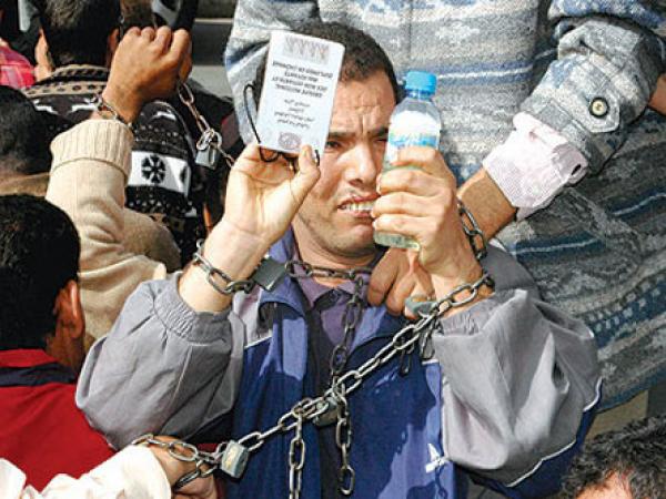 وفاة معطل مكفوف بعد محاولة المكفوفين اقتحام وزراة  نزهة الصقلي