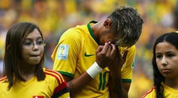 بكاء نيمار أثناء السلام الوطني للبرازيل