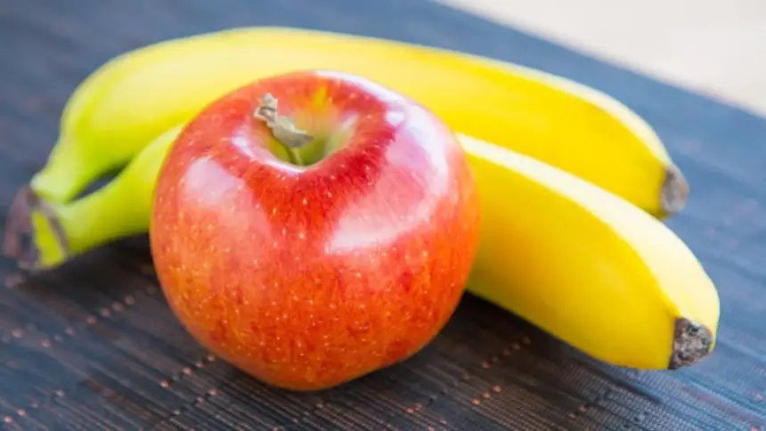 تناول التفاح والموز يقلل من خطر الوفاة المبكرة