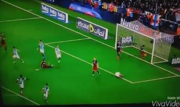 نيمار يهدر ركلة جزاء و لاعب بتيس يسجلها في مرماه