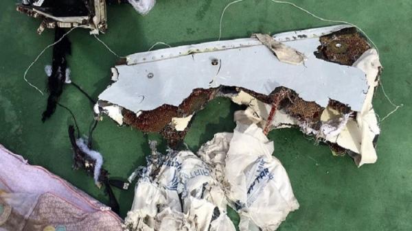 هذه أولى صور حطام الطائرة المصرية المنكوبة