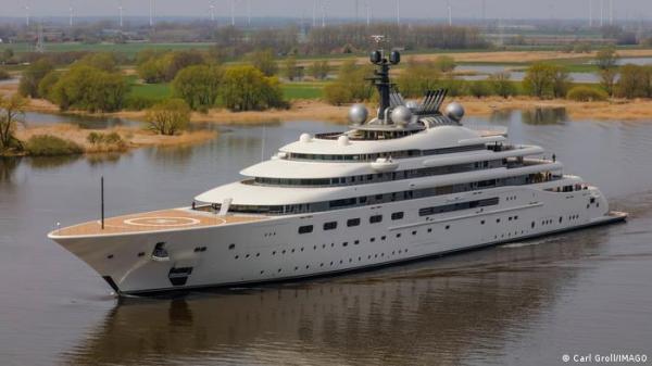 بقيمة 600 مليون دولار.. منصور بن زايد يتسلم يخته الخاص" بلو"