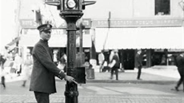 هل تعلم متى واين تم اختراع أول إشارة ضوئية ؟