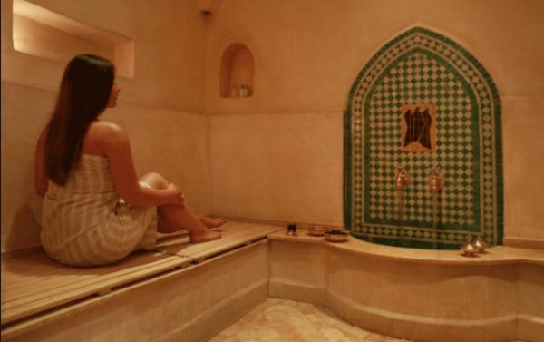 تفاصيل فضيحة انتشار شريط مصور من داخل حمام نسائي هز أوساط هذه المدينة