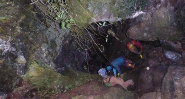 وفاة مستكشف إسباني ثان ونقل الناجي الوحيد إلى المستشفى