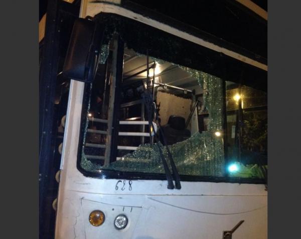 أمن فاس يعتقل عشريني لحظات قليلة بعد مشاركته في تخريب حافلة للنقل الحضري