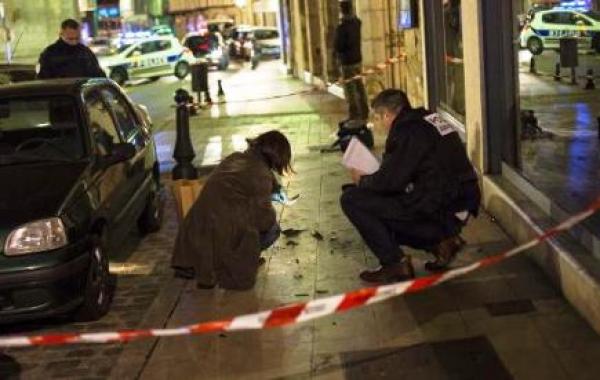 رئيس الوزراء الفرنسي يدعو إلى "التيقظ والوحدة" بعد الهجمات الثلاث