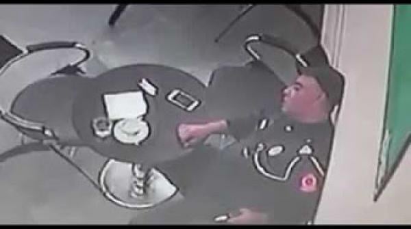 بالفيديو .. وفاة شرطي وهو جالس في قهوة بالدارالبيضاء