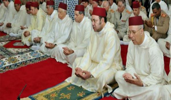 الملك يصدر ظهيرا يحرّم على الأئمة الجمع بين الدين والسياسة