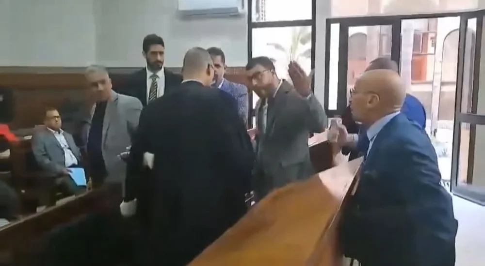 محامون يجبرون زميلهم على مغادرة قاعة المحكمة