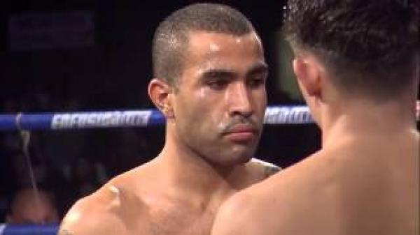 بدر هاري الجديد" محمد جارايا"  يفوز في الجولة الاولى بالضربة القاضية