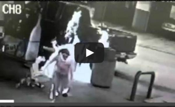 بالفيديو: يشعل النار في زوجته "بالخطأ".. بدلاً من السيجارة