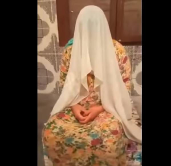 الفتاة التي تتهم والدها وصديقه باغتصابها والحمل من أحدهما تضع مولودها بقسم الولادة!