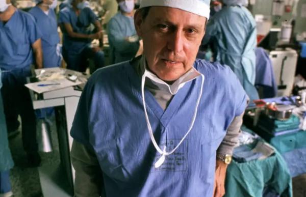 زرع كبد لرجل عمره 98 عاما في امرأة تبلغ 72 عاما