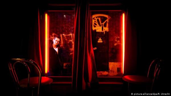 أمستردام  تدرس إقامة فندق كبير مخصص للدعارة