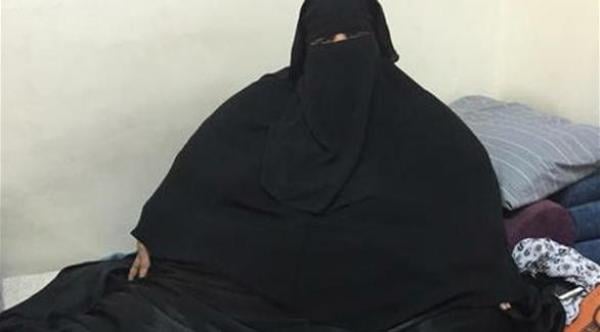 سعودية تنام جالسة بسبب وزنها المفرط