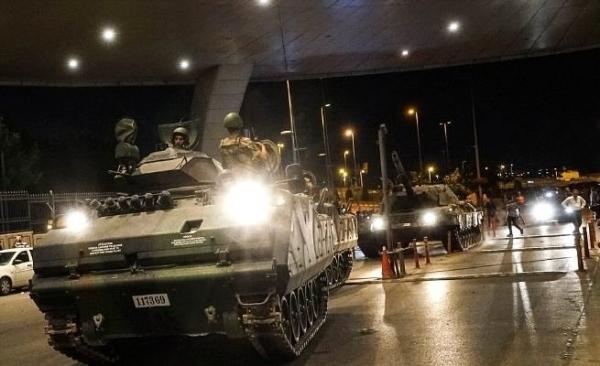 شاهد.. خليجي في تركيا ظن أن الانقلاب "احتفالًا بعرس"