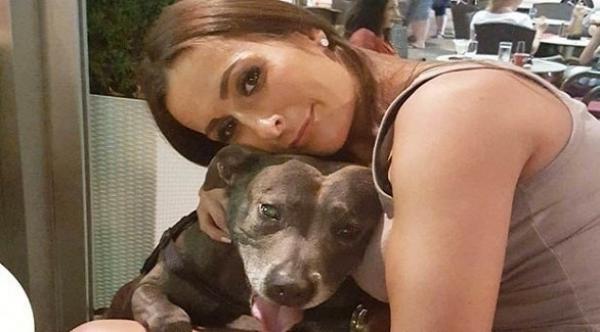 بريطانية تنفق آلاف الدولارات على مراسم جنازة مهيبة لكلبها المدلل