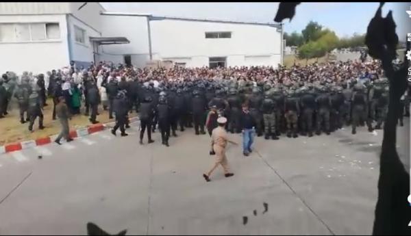 بالفيديو : حامل تفقد جنينها و إصابات متفاوتة الخطورة في تدخل أمني عنيف ضد عمال " دلفي " المحتجين