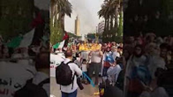 الرباط: لحظة إحراق راية إسرائيل أمام البرلمان