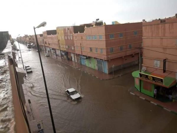 بالصور: أمطار غزيرة تغرق شوارع مدينة گلميم