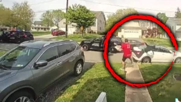 عامل بيتزا يتحول لبطل ويساعد في القبض على لص هارب (فيديو)