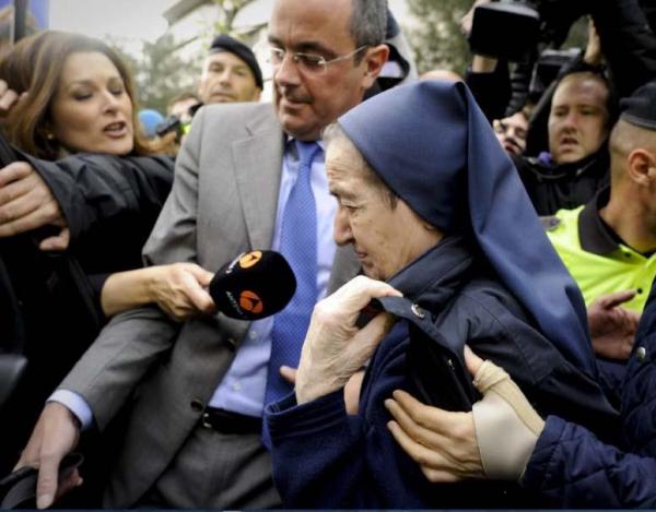 الراهبة العجوز من أعضاء المافيا الإسبانية لسرقة وبيع الأطفال المغاربة الرضع