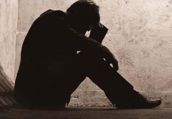 بغا يبان عليه: شاب يكتشف "صدفة" خيانة زوجته له مع صديقه.. والقصة تنتهي بطريقة غير متوقعة