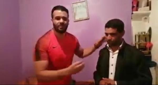 بالفيديو: ناشط فيسبوكي يلتقي بمول التريبورتور بمنزله ويساعده ويقول "الحموشي قالو بعد على الصحافة"