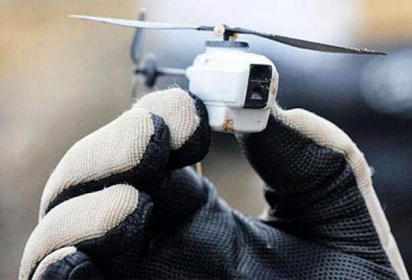 أصغر طائرة من دون طيار في شكل حشرة الكترونية