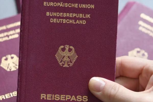 بعد عزمها جلب عدد كبير من اليد العاملة .. ألمانيا تستعد لتسهيل شروط الحصول على الجنسية