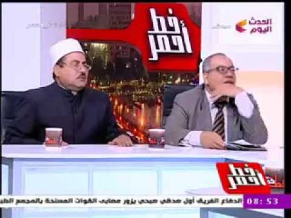 بالفيديو ..مذيع مصري يطرد ضيفه الملحد على الهواء
