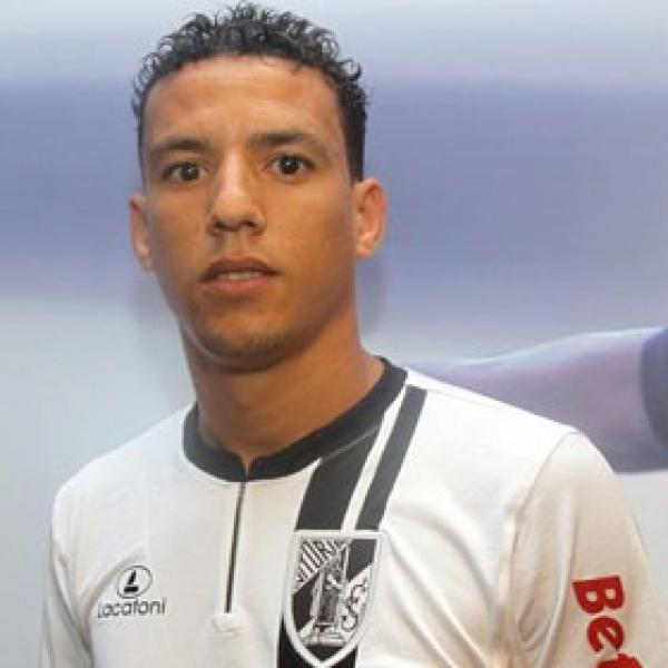 مشجعو جيمارايش البرتغالي يعتدون على المغربي فوزي عبد الغني