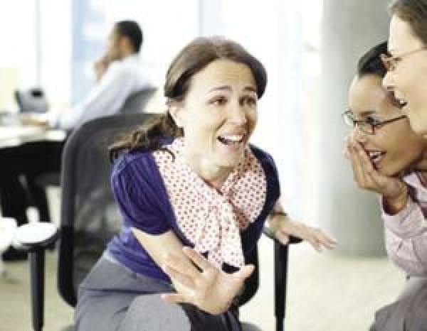 اكتشاف البروتين المتسبب في ثرثرة المرأة