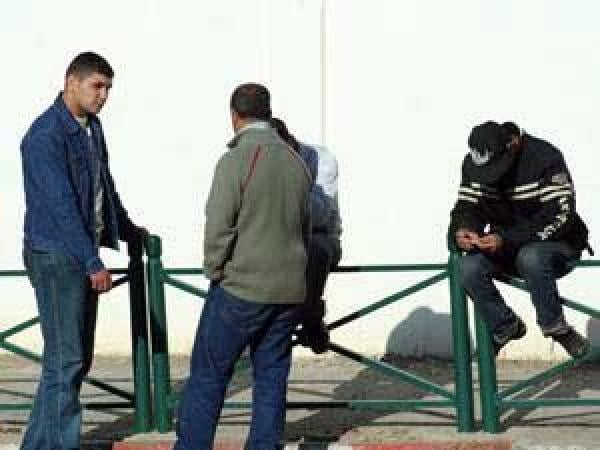 زيادة عدد العاطلين من الشباب صغار السن