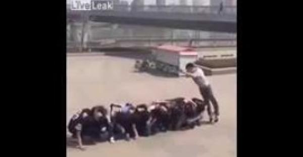 بالفيديو.. شاب يتحدى الجاذبية بقفزة خيالية