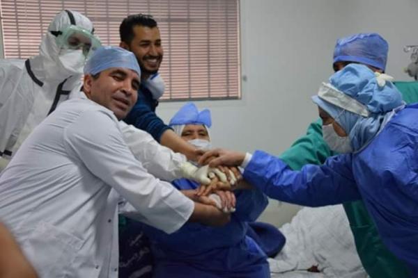 شفاء سيدة عمرها 67 سنة  من فيروس "كورونا" بمستشفى سطات  (صور)