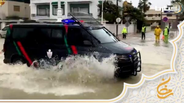 الطريق الرابطة بين تطوان ومارتيل محاصرة بالمياه على مستوى شارع عبدالخالق الطريس