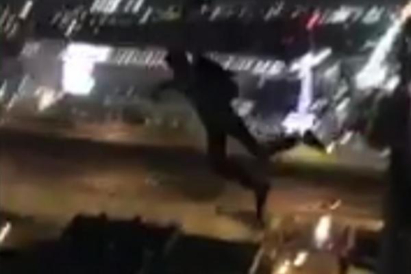 بالفيديو: لحظة قفز مغامر من فوق ناطحة سحاب